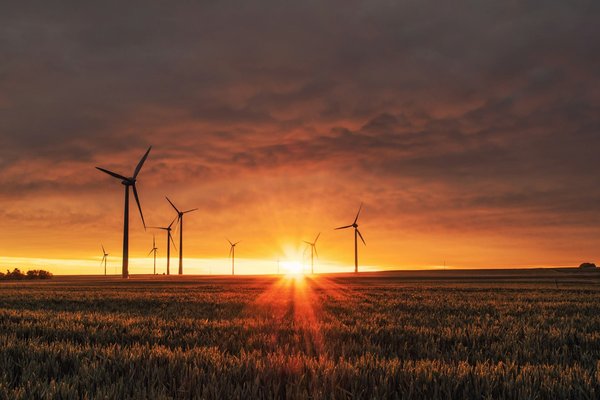 Quels sont les avantages des énergies renouvelables pour réduire la dépendance énergétique ?